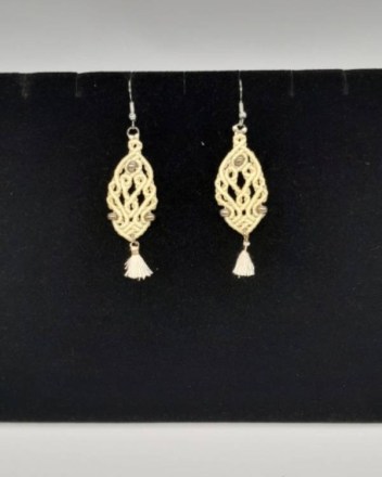 22α   Σκουλαρίκια Μακραμέ Μικρό Ζαχαρή Φούντα (1)